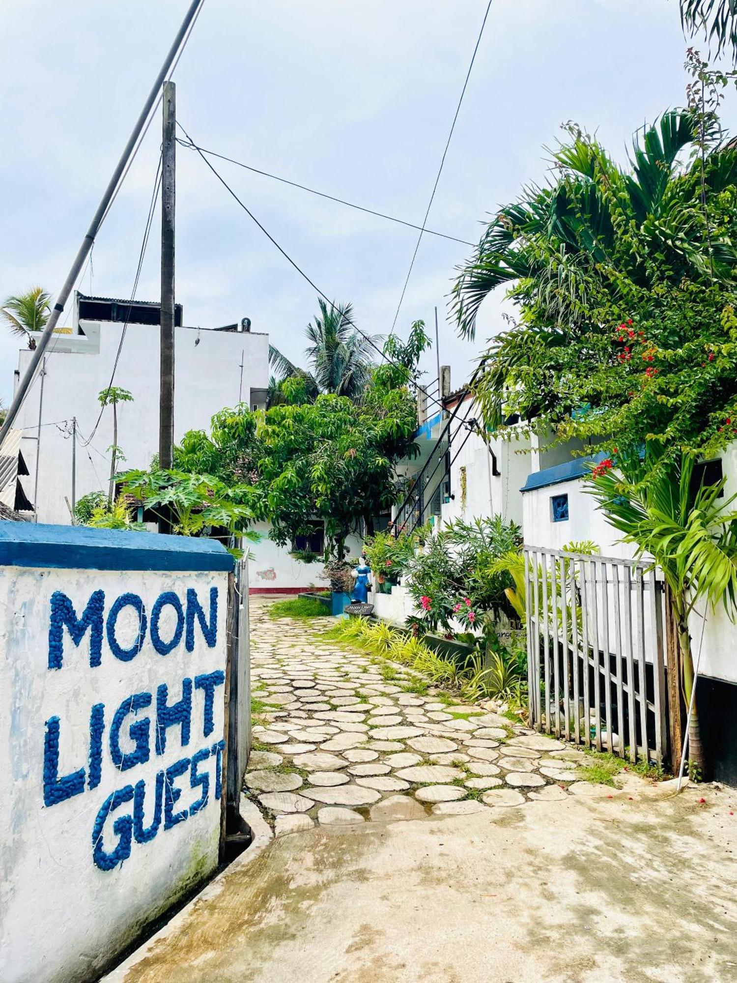 Moon Light Guest Bed and Breakfast Mirissa Eksteriør billede